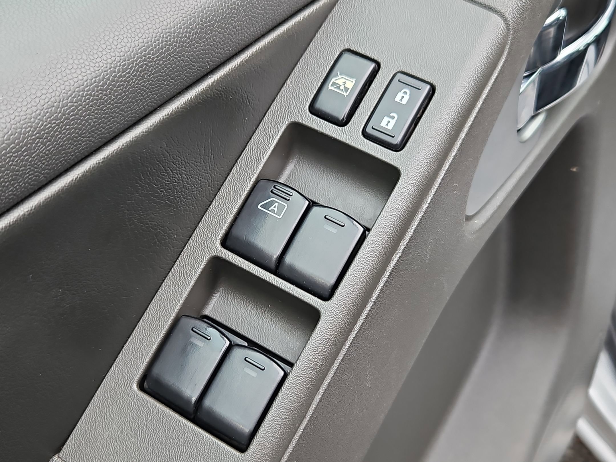 Used 2021 Nissan Frontier PRO-4X w/ Pro-4x Utility Package image 10