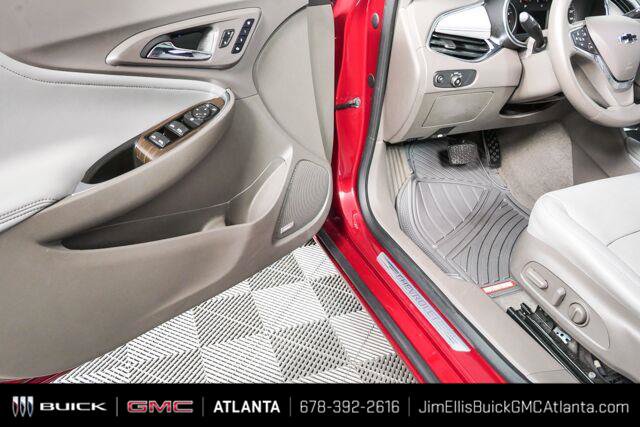 Certified 2018 Chevrolet Malibu Premier w/ Premier Sun and Wheel Package FWD image 9