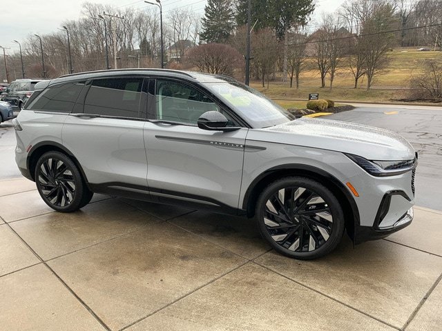 New 2026 Lincoln Nautilus Reserve w/ Jet Appearance Package AWD/4WD image 13