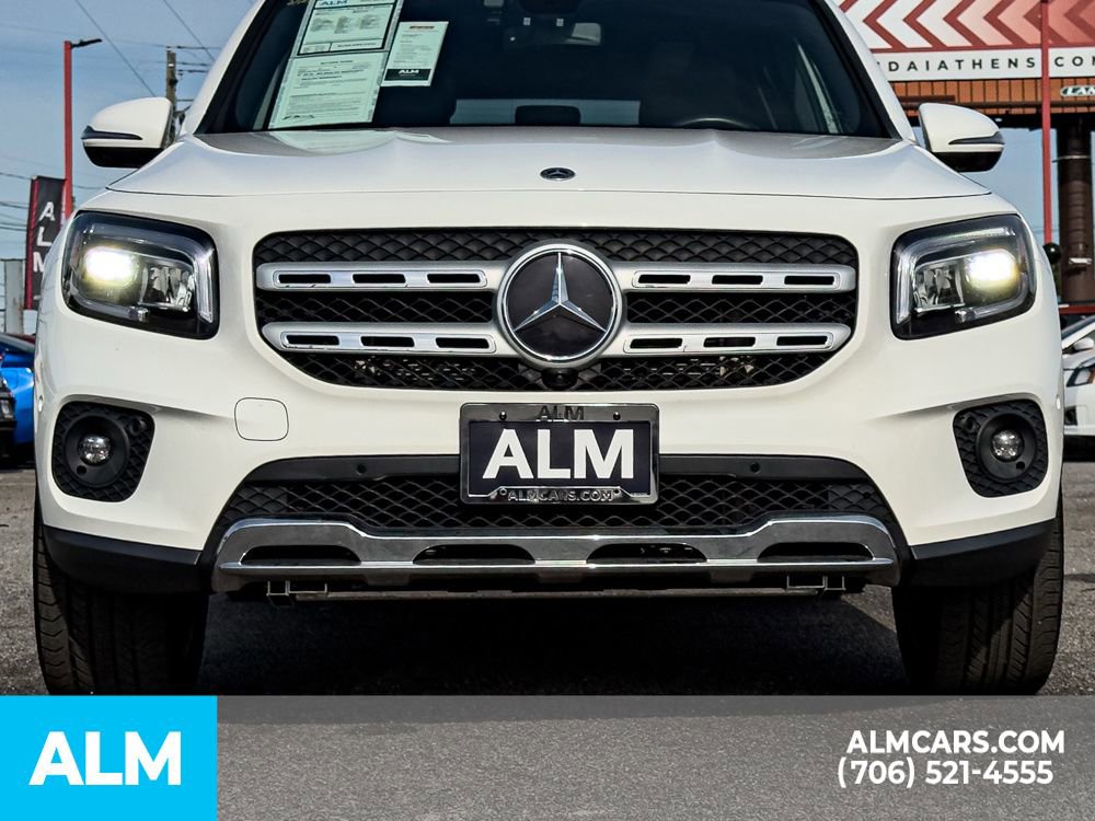 Used 2022 Mercedes-Benz GLB 250 4MATIC w/ Premium Package image 9