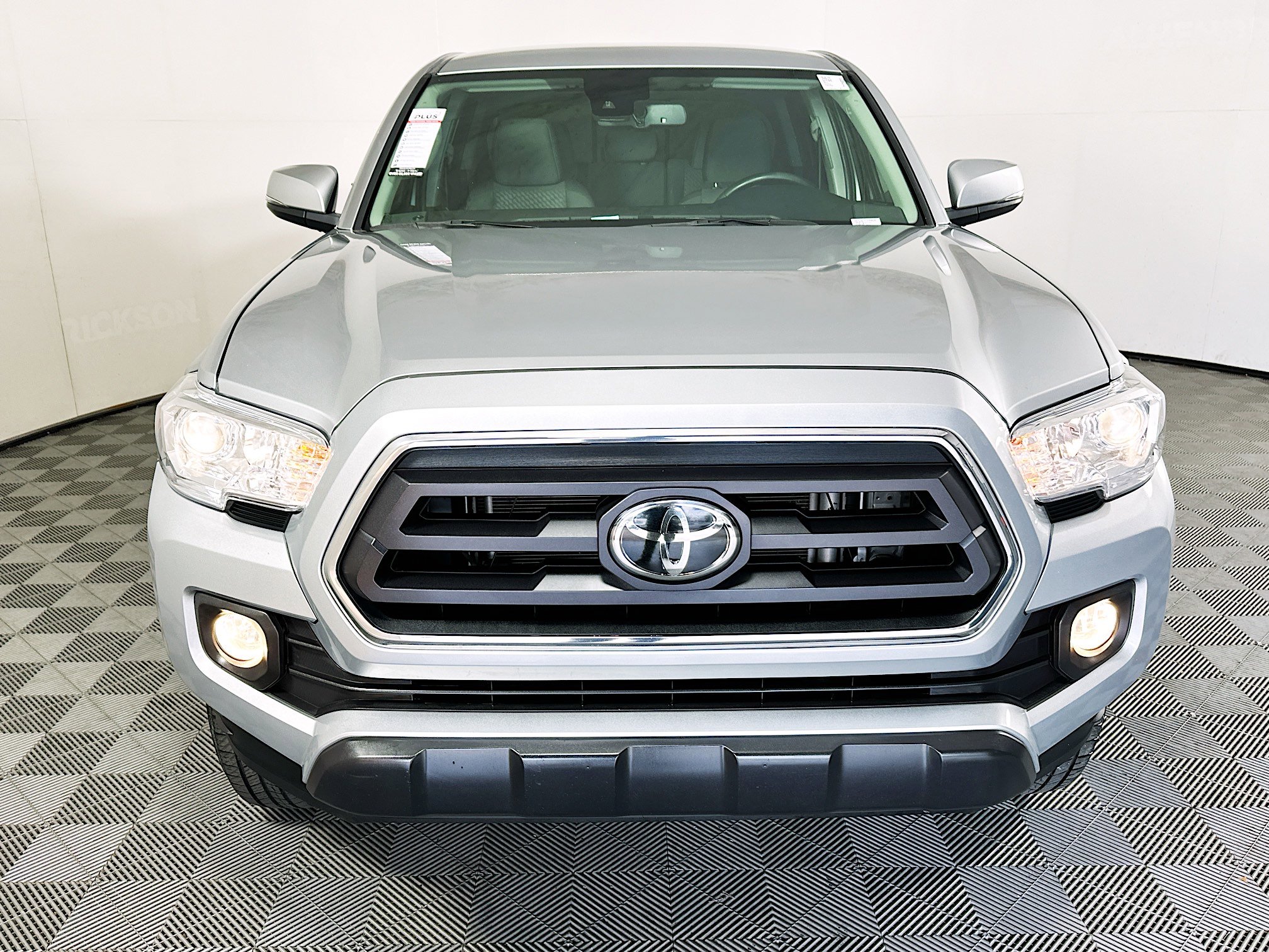 Used 2022 Toyota Tacoma SR5 w/ Technology Package RWD image 8