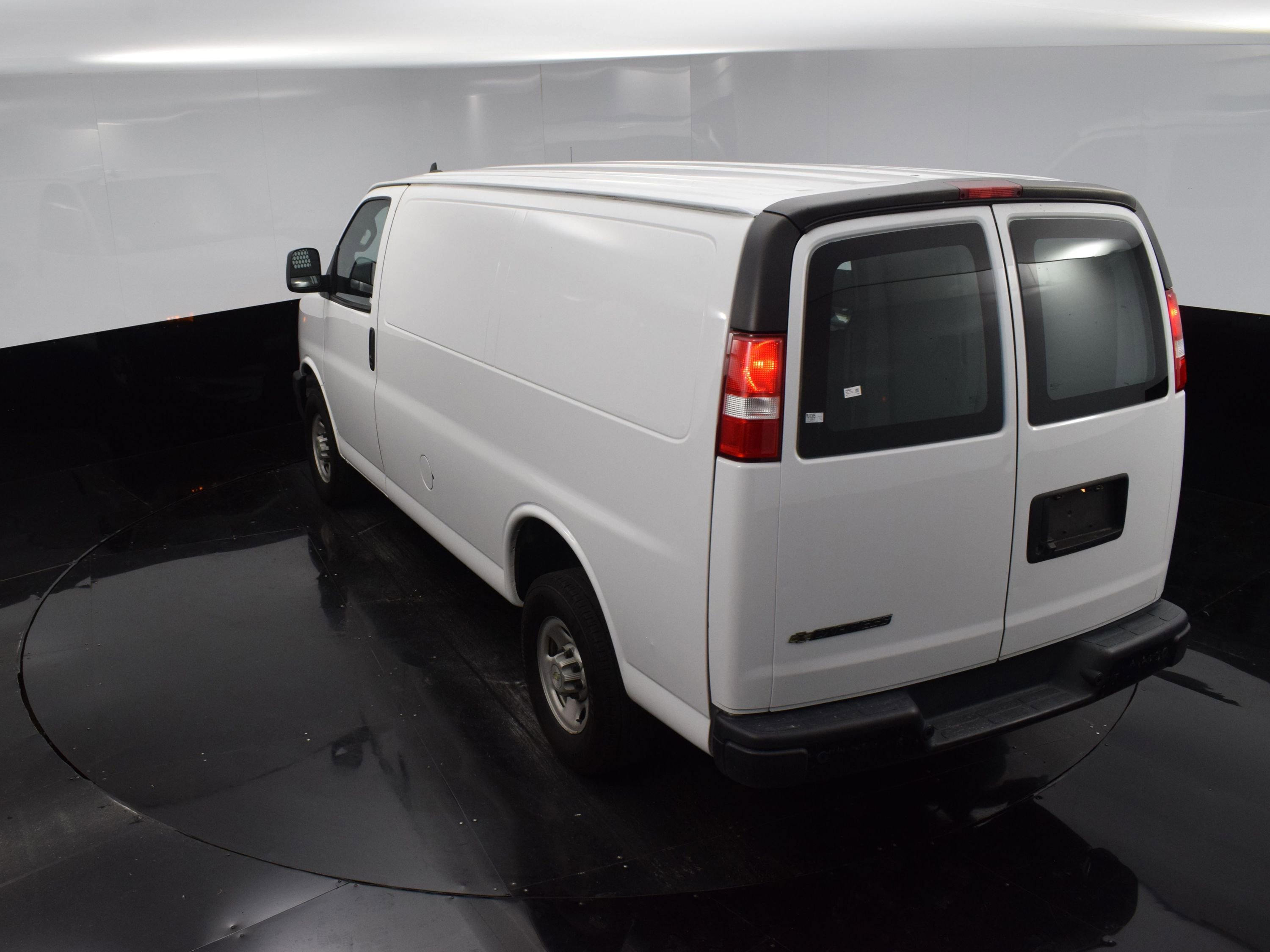 Used 2022 Chevrolet Express 2500 w/ Driver Convenience Package image 28