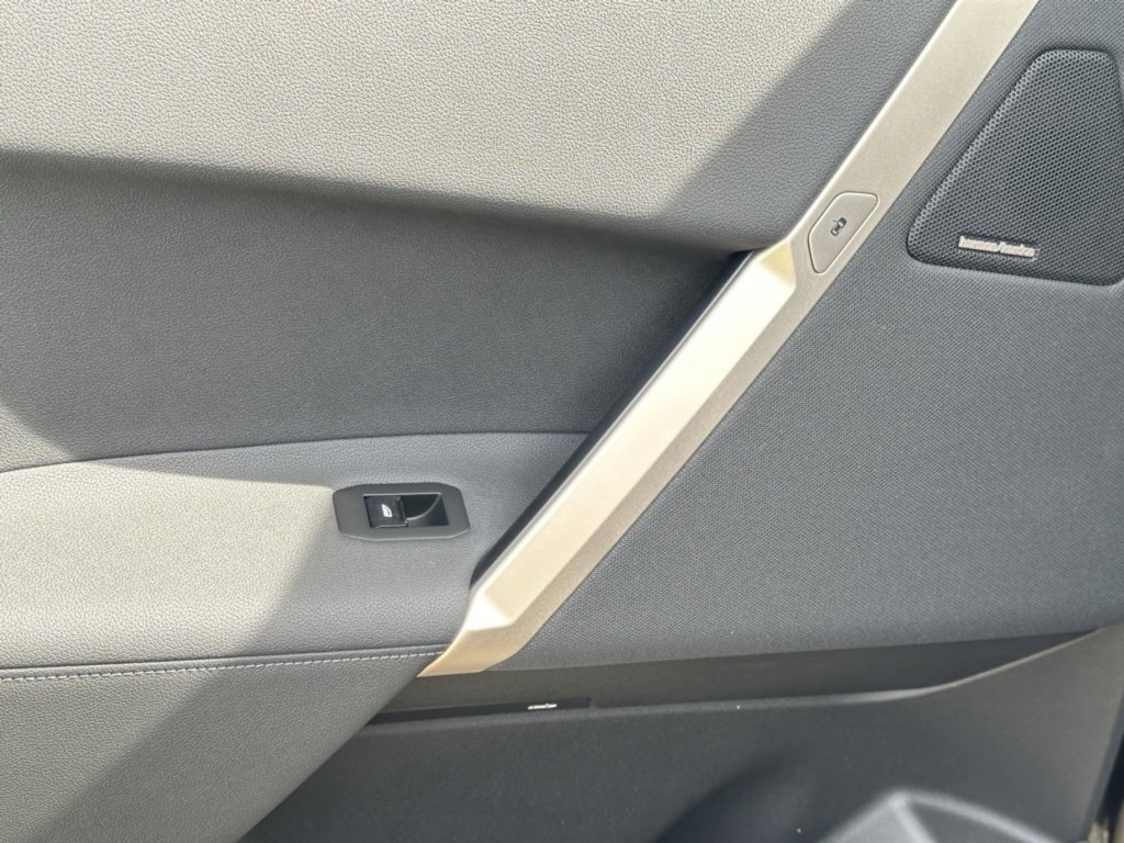 Used 2025 BMW iX xDrive50 w/ Sport Package image 18