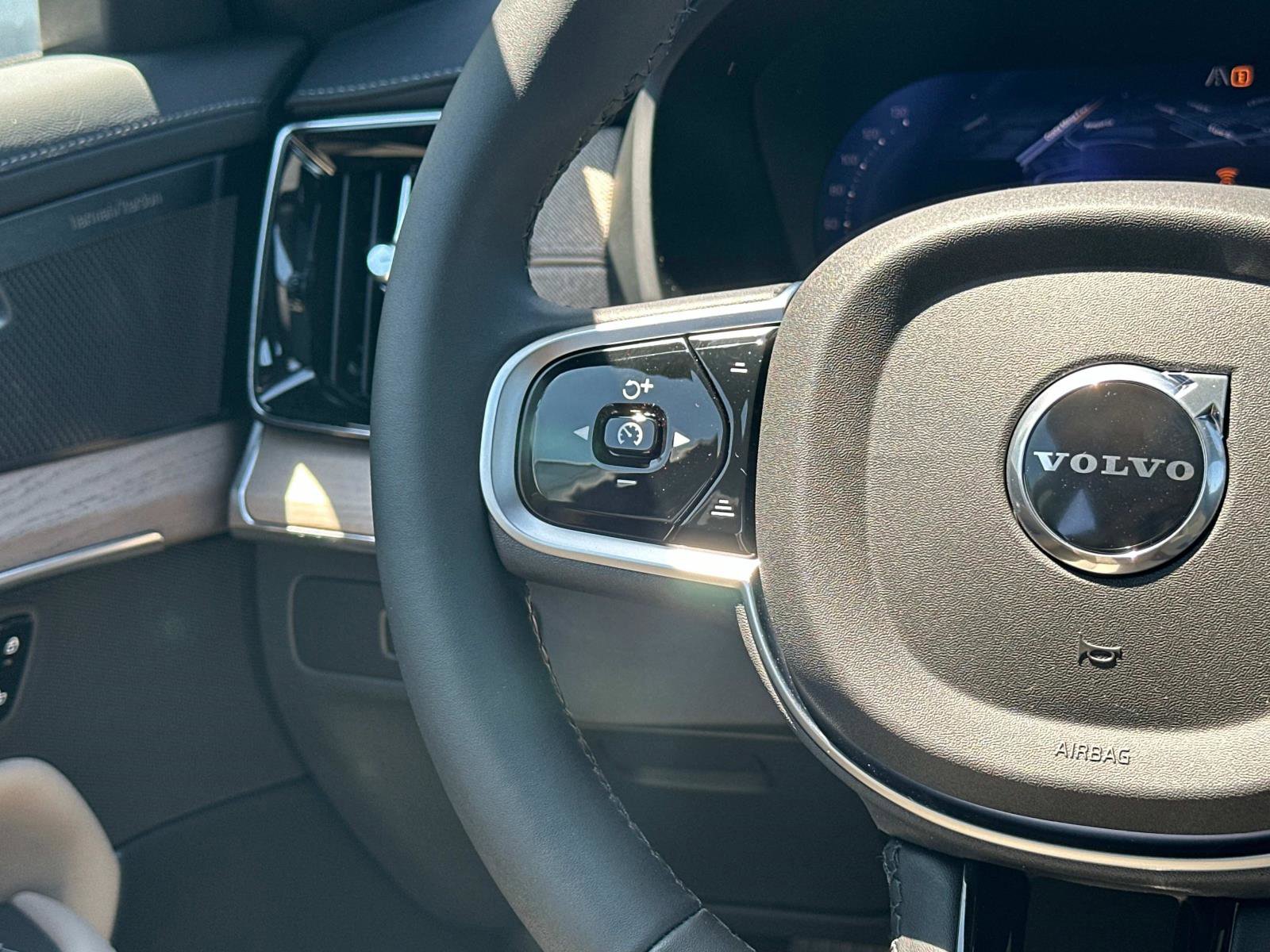 New 2026 Volvo XC90 T8 Plus image 8