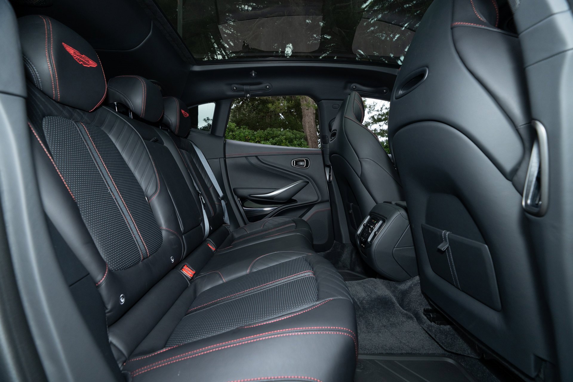 Used 2025 Aston Martin DBX 707 image 17