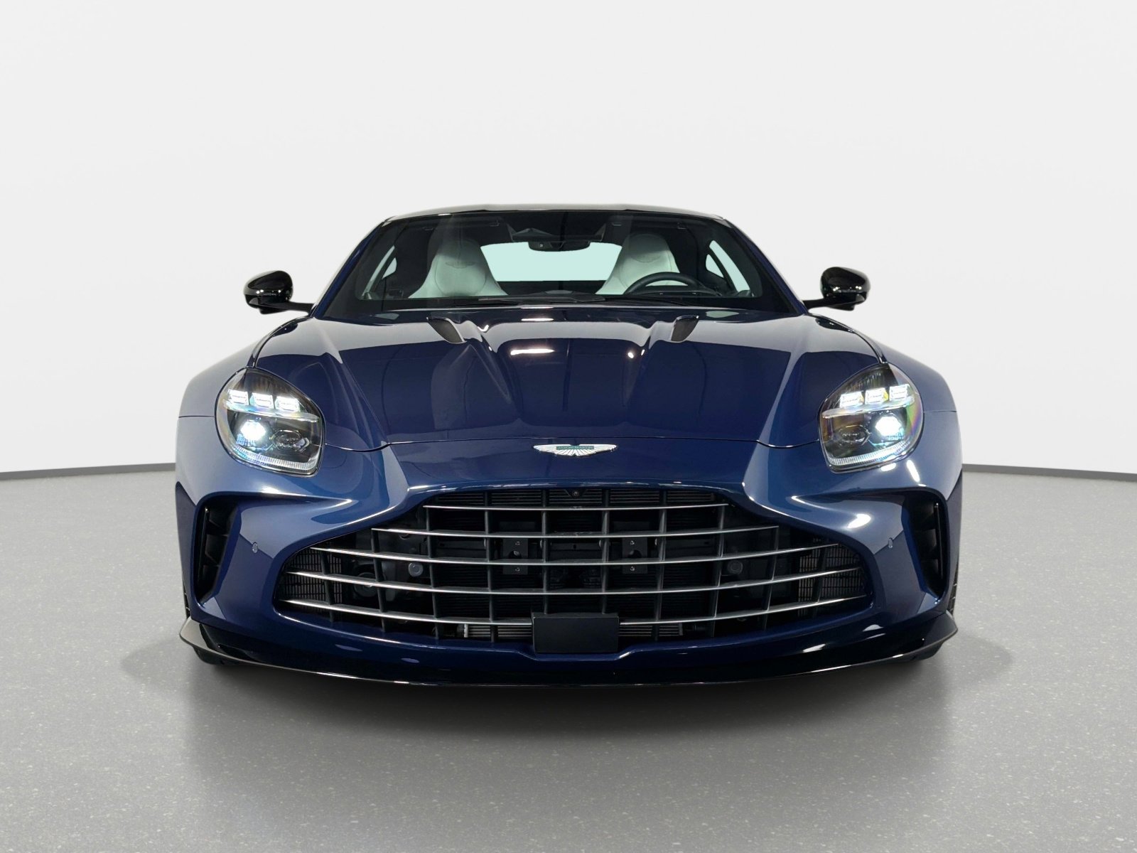 Used 2025 Aston Martin V8 Vantage Coupe RWD image 8
