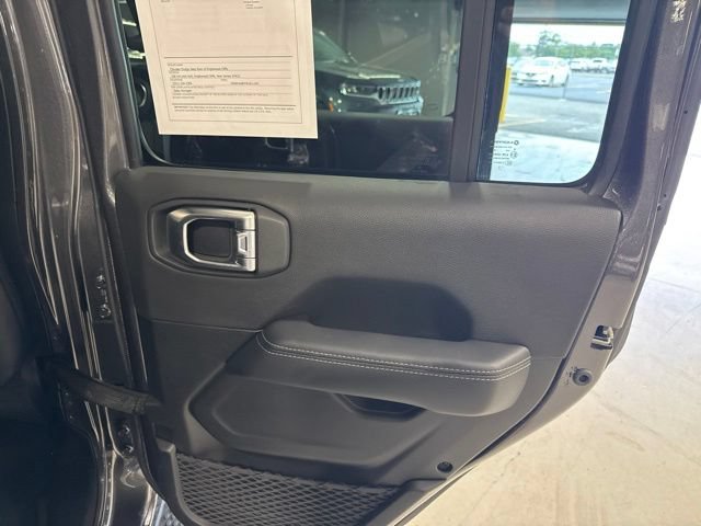 Used 2022 Jeep Wrangler Unlimited Sahara w/ Cold Weather Group AWD/4WD image 30