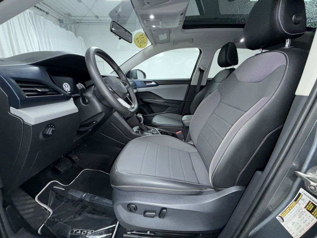 Used 2022 Volkswagen Taos SE FWD image 4