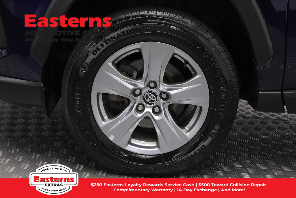 Used 2024 Toyota RAV4 XLE AWD/4WD image 32