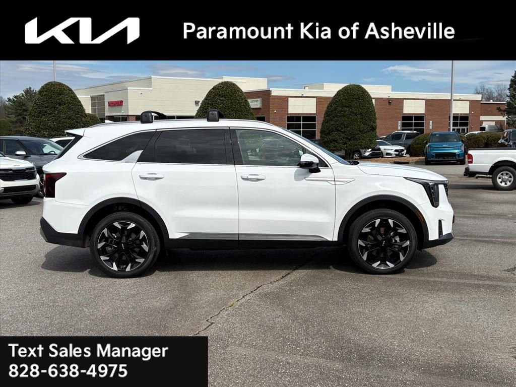 Certified 2025 Kia Sorento EX w/ Panoramic Sunroof Package image 6