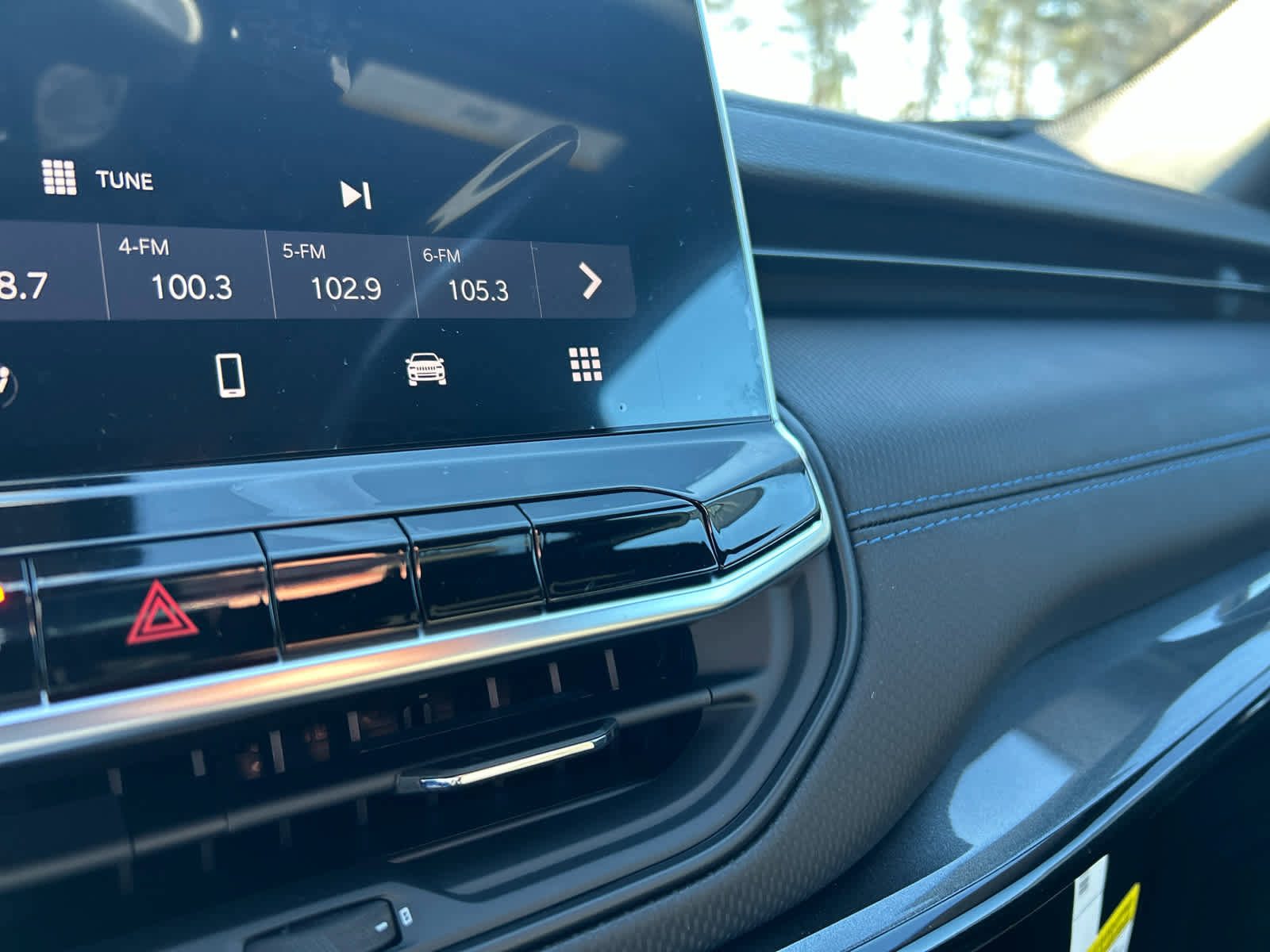 New 2026 Jeep Compass Latitude AWD/4WD image 25