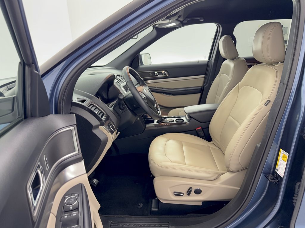 Used 2018 Ford Explorer XLT w/ Equipment Group 202A FWD image 5