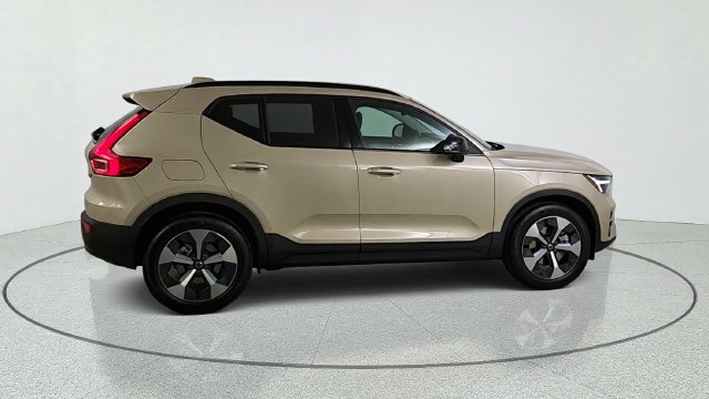New 2026 Volvo XC40 B5 Plus w/ Protection Package Premier AWD/4WD image 8