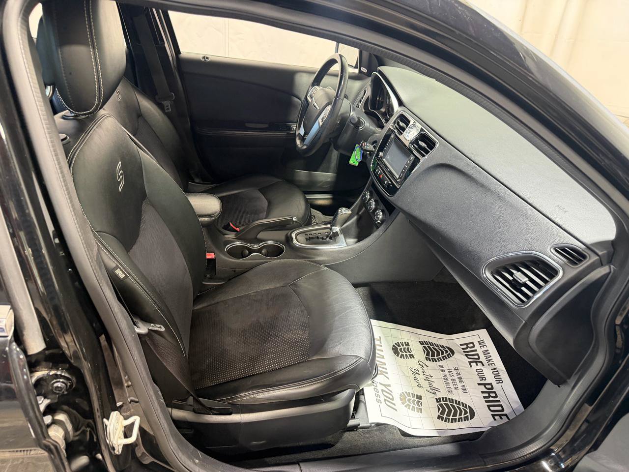 Used 2012 Chrysler 200 S FWD image 12