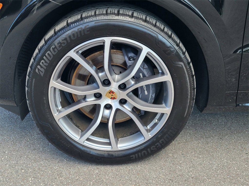 Certified 2025 Porsche Cayenne image 9