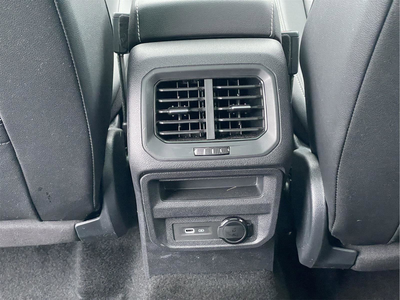 Used 2023 Volkswagen Tiguan SE R-Line image 17