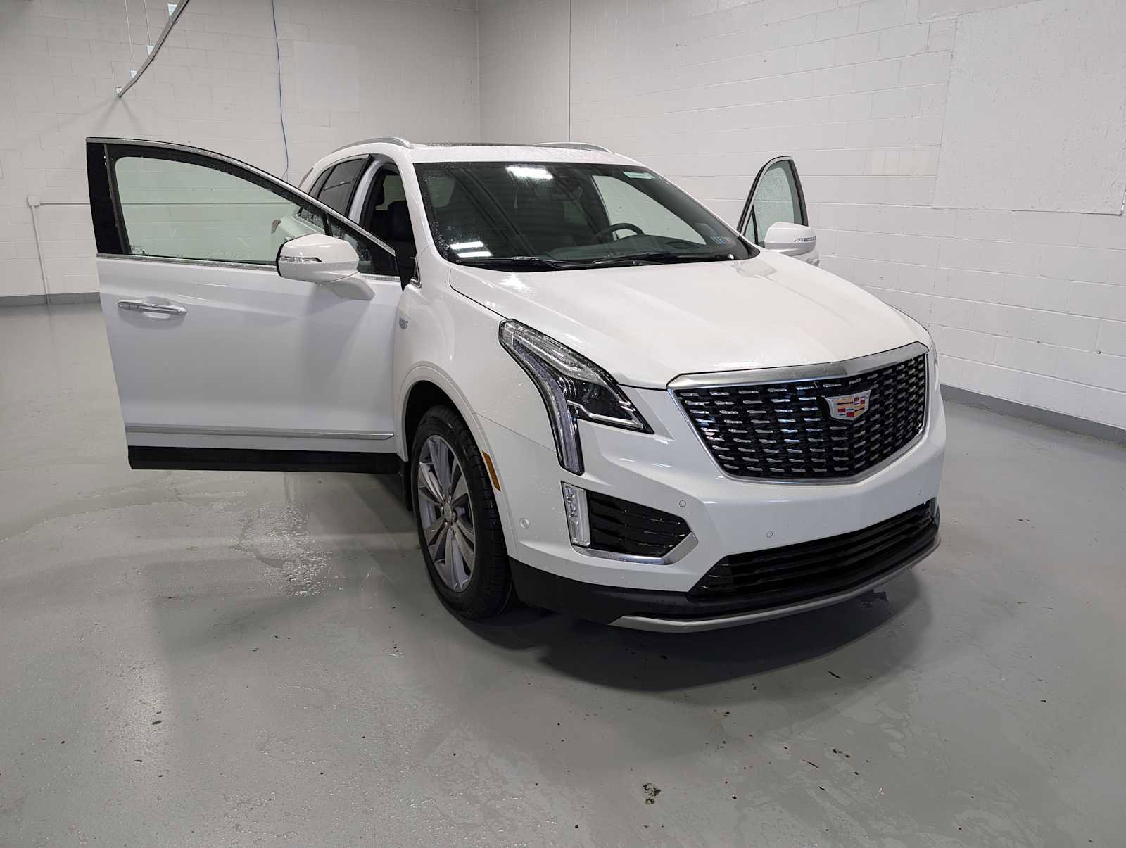 New 2025 Cadillac XT5 Premium Luxury w/ Technology Package FWD image 17