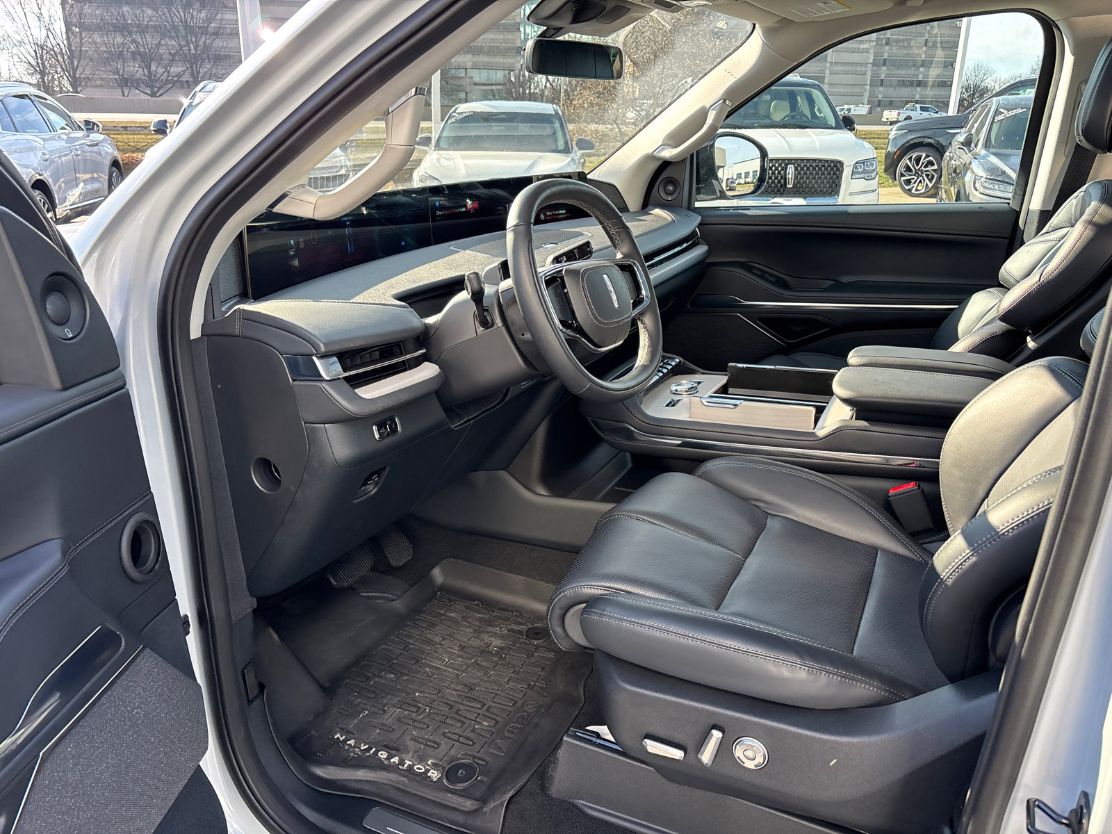 New 2025 Lincoln Navigator Reserve image 25