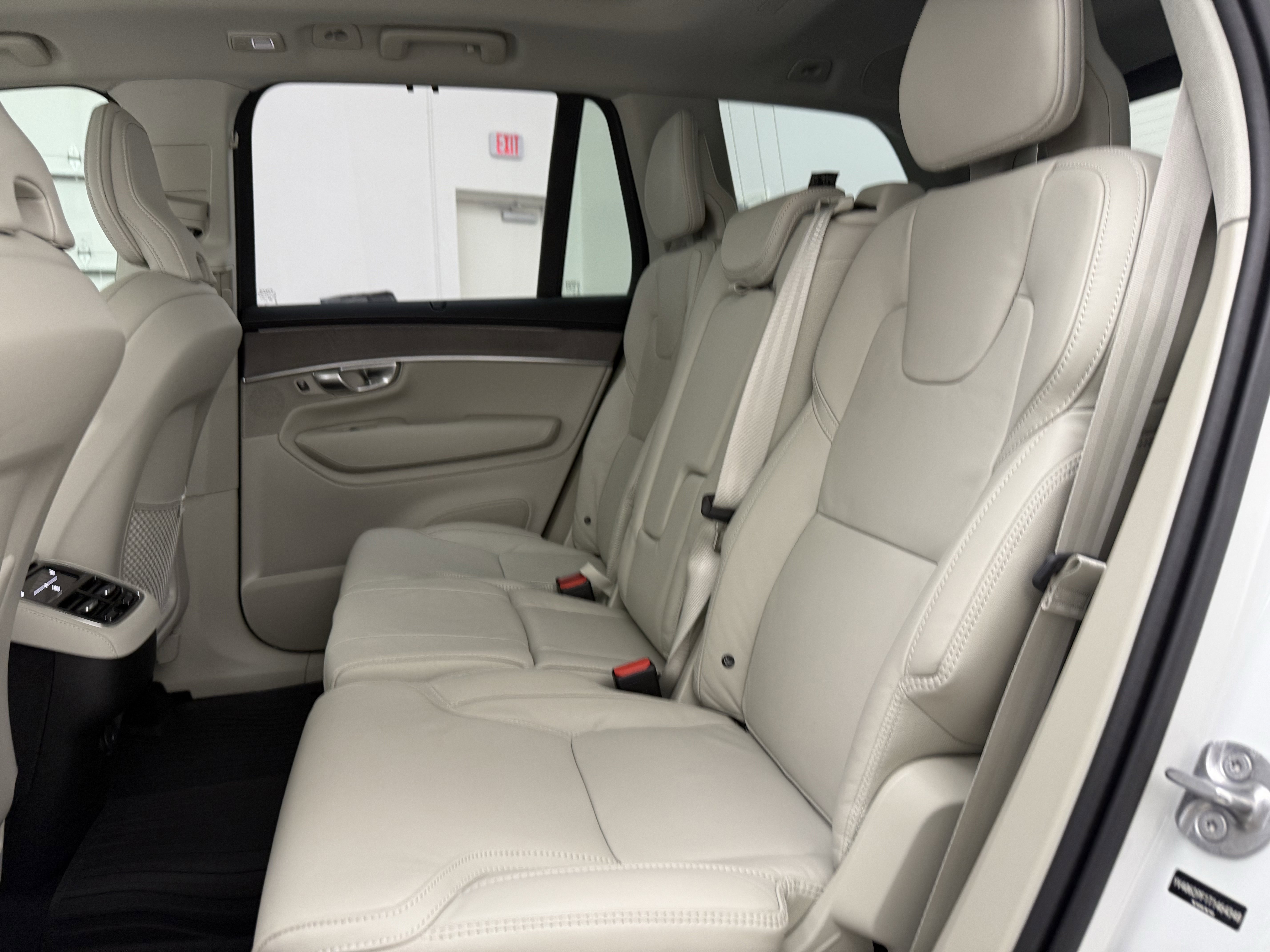 Used 2026 Volvo XC90 B6 Ultra w/ Protection Package image 27