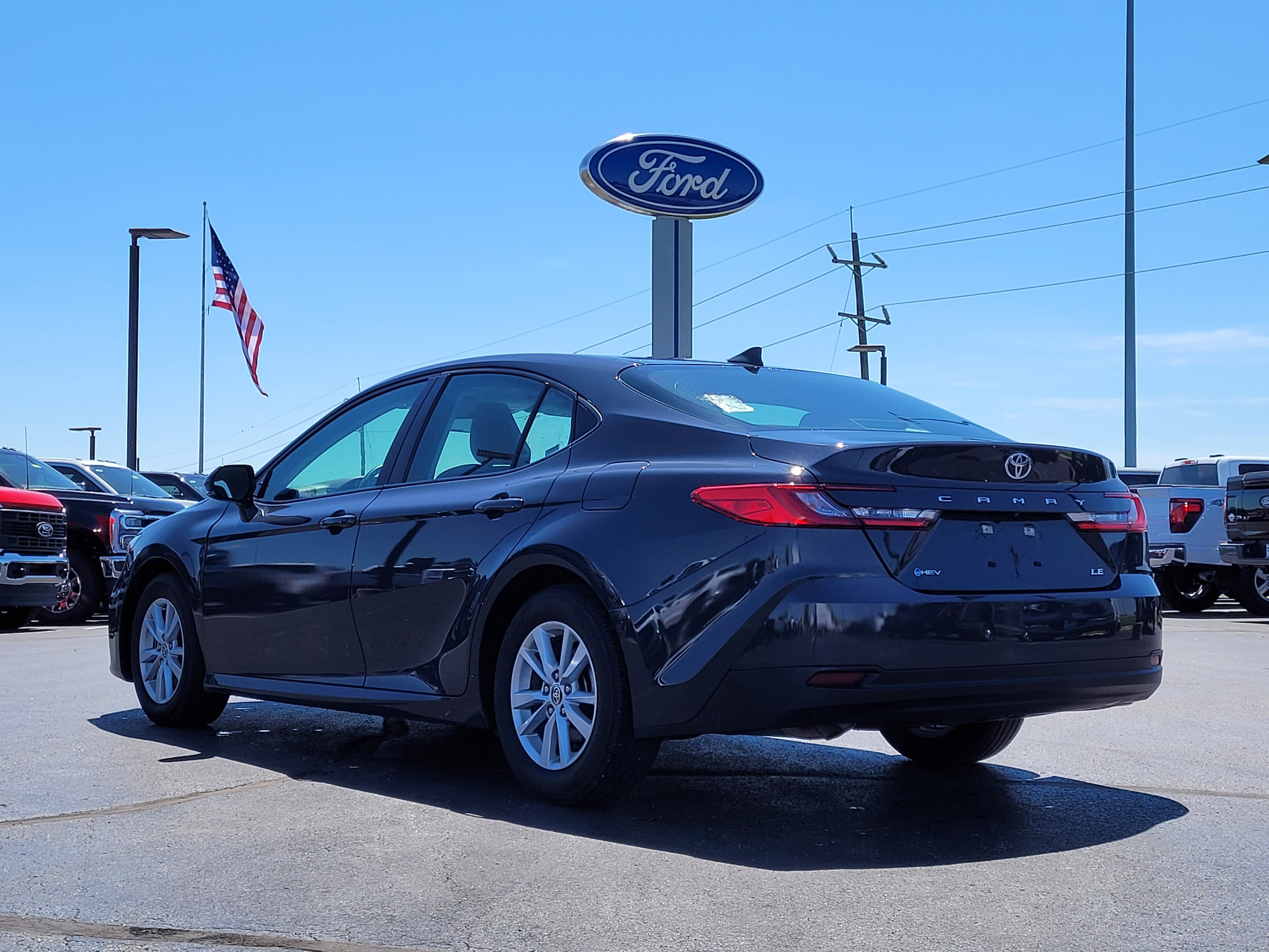 Used 2025 Toyota Camry SE FWD image 6