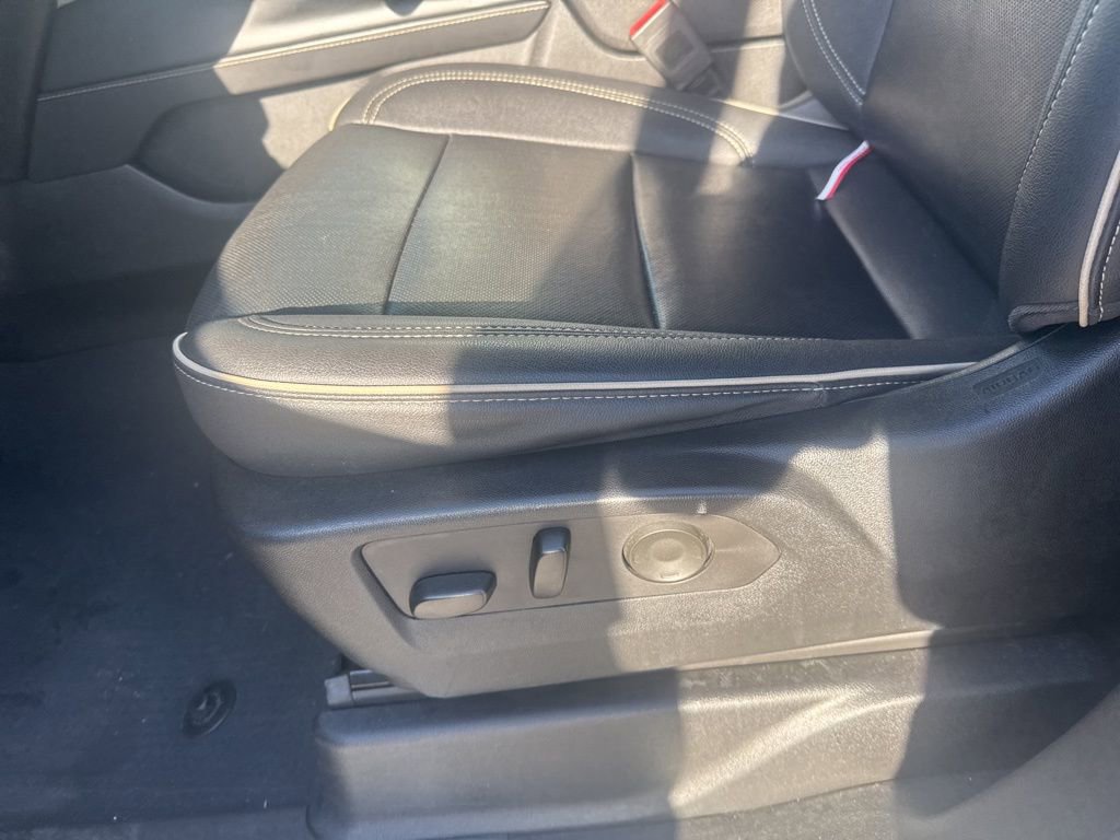 Used 2023 Chevrolet Suburban Premier image 20