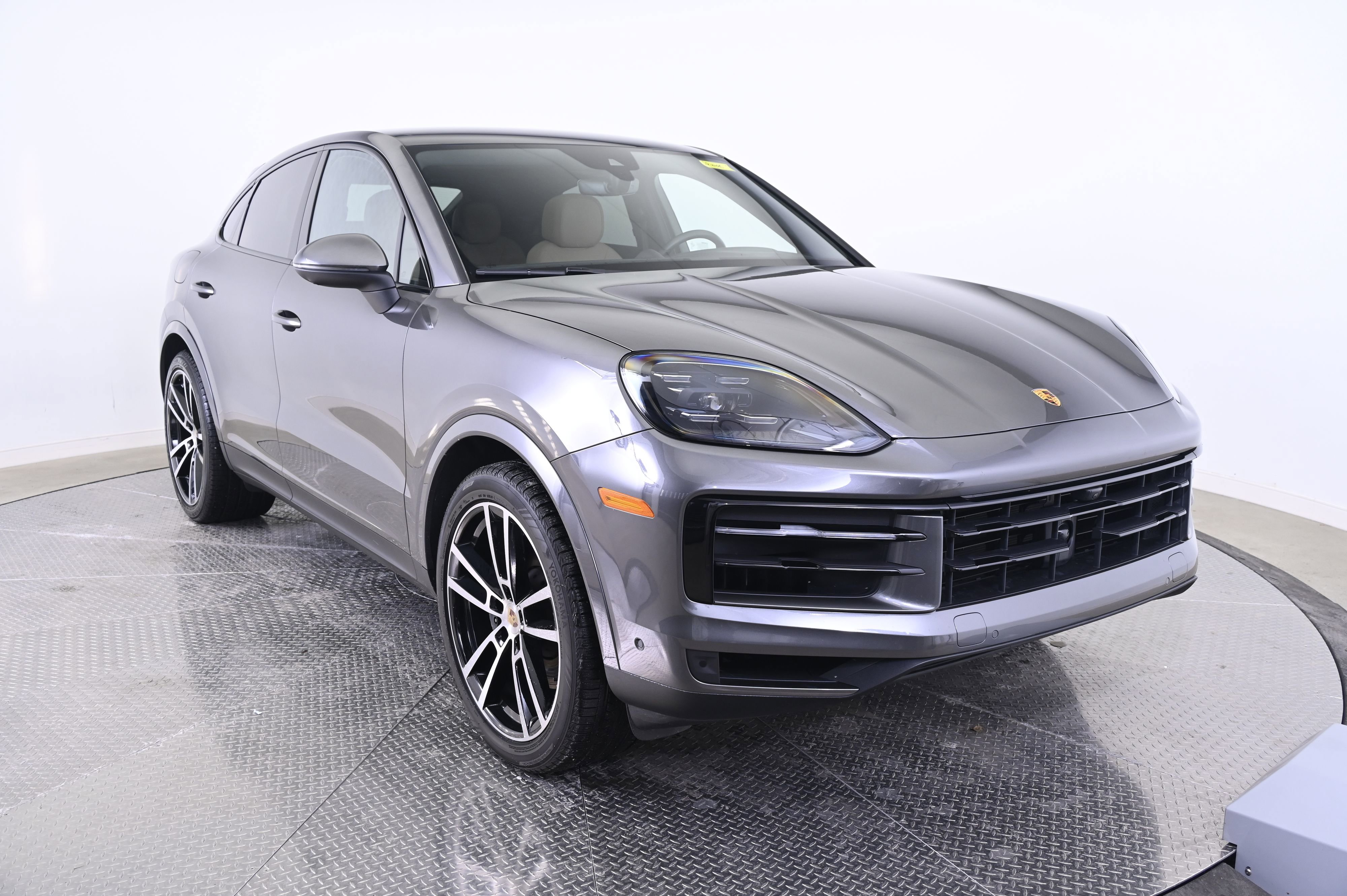 Certified 2024 Porsche Cayenne Coupe image 9