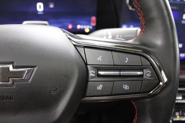 Used 2025 Chevrolet Traverse RS AWD/4WD image 39