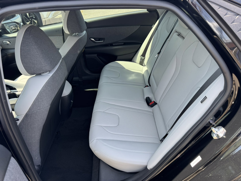 New 2025 Hyundai Elantra Limited w/ Cargo Package image 12