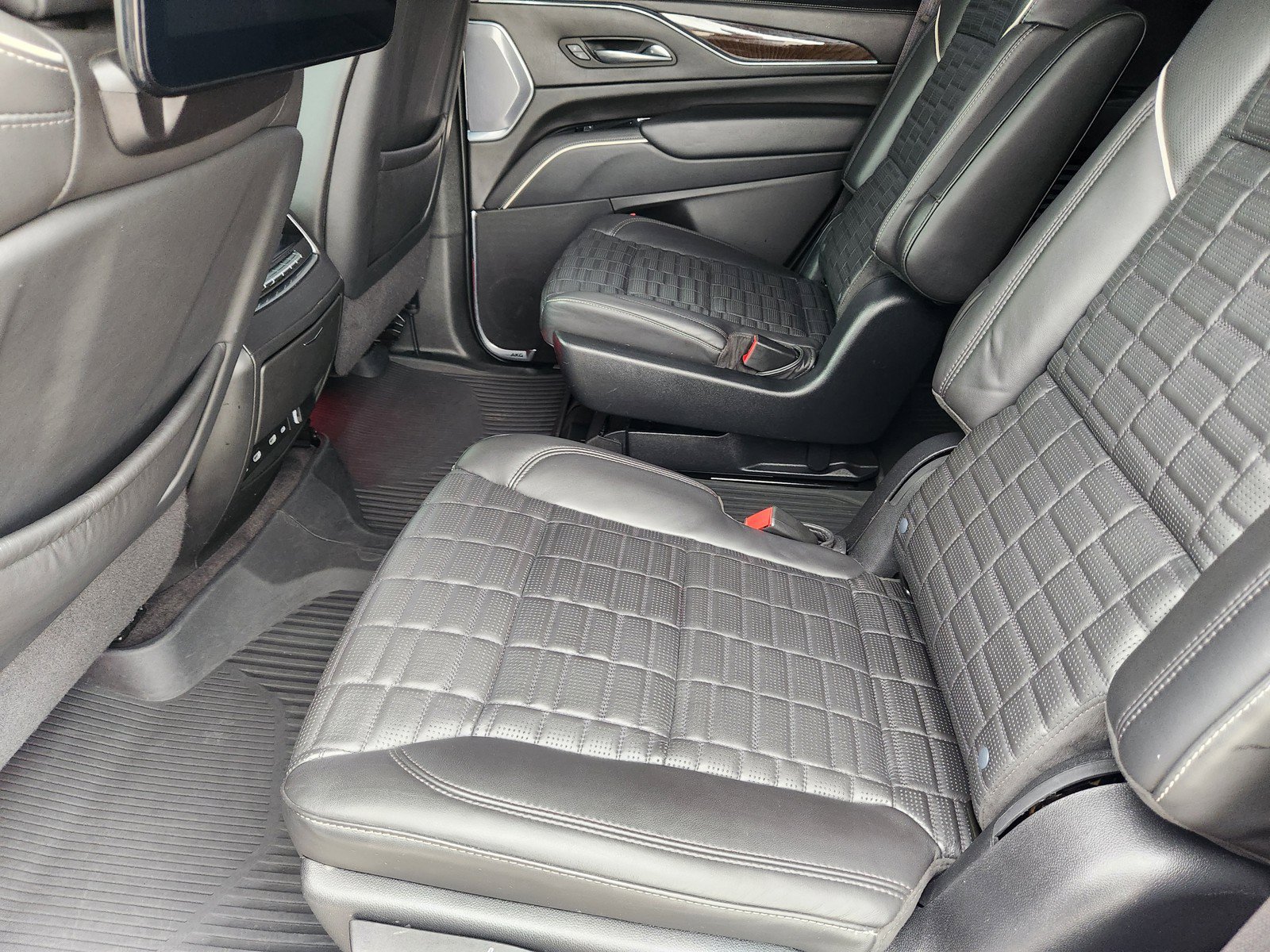 Certified 2023 Cadillac Escalade Sport Platinum w/ LPO, Floor Liner Package AWD/4WD image 13