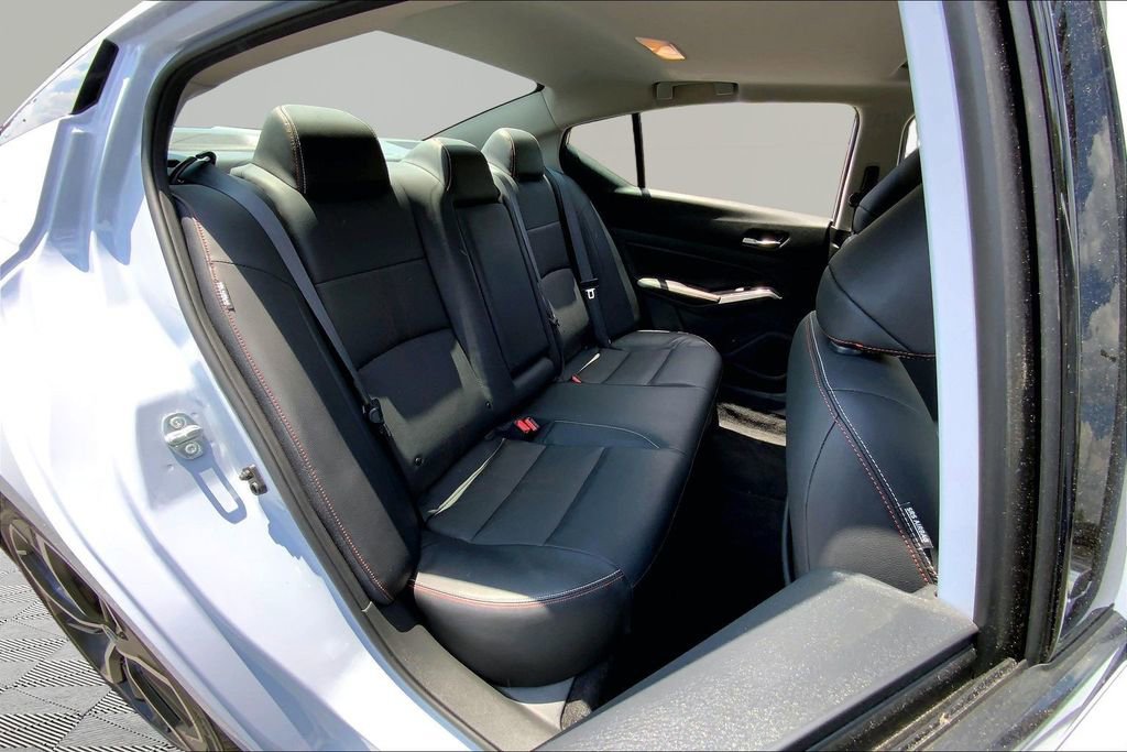 Used 2024 Nissan Altima 2.5 SR w/ SR Premium Package FWD image 17