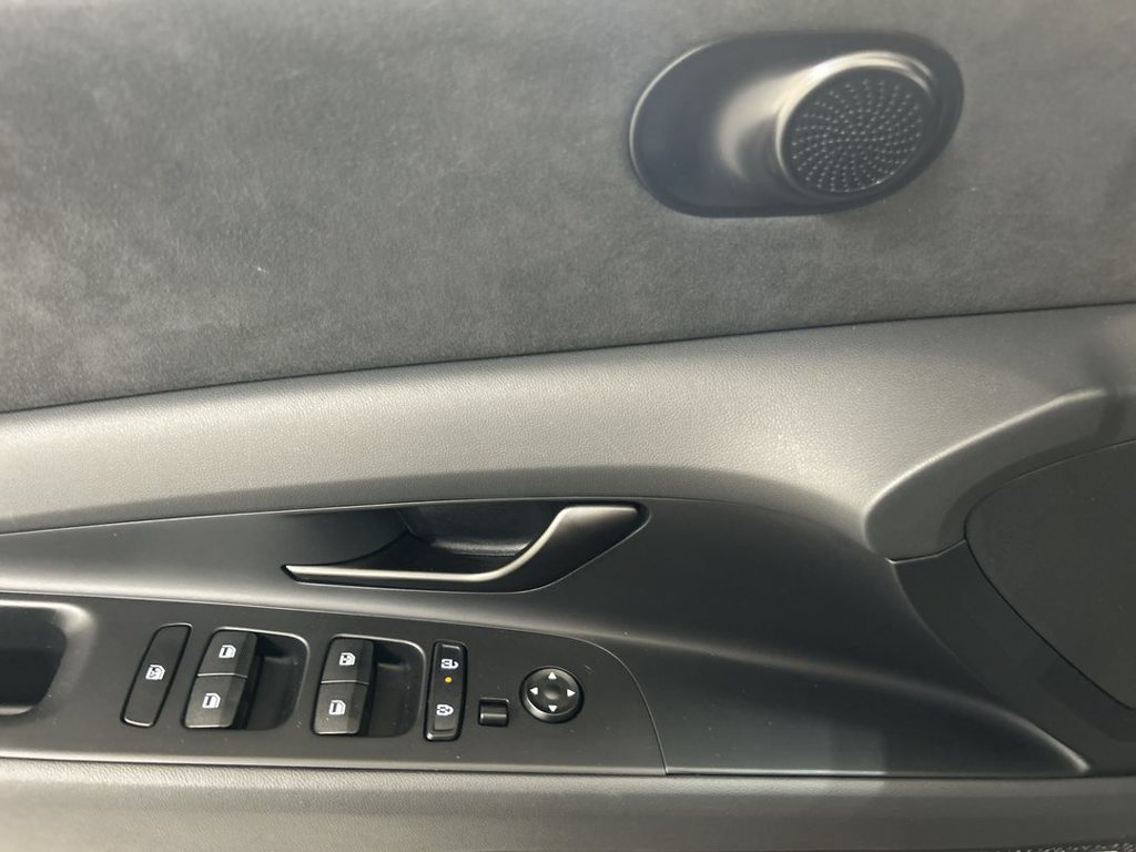 Used 2025 Hyundai Elantra N FWD image 11