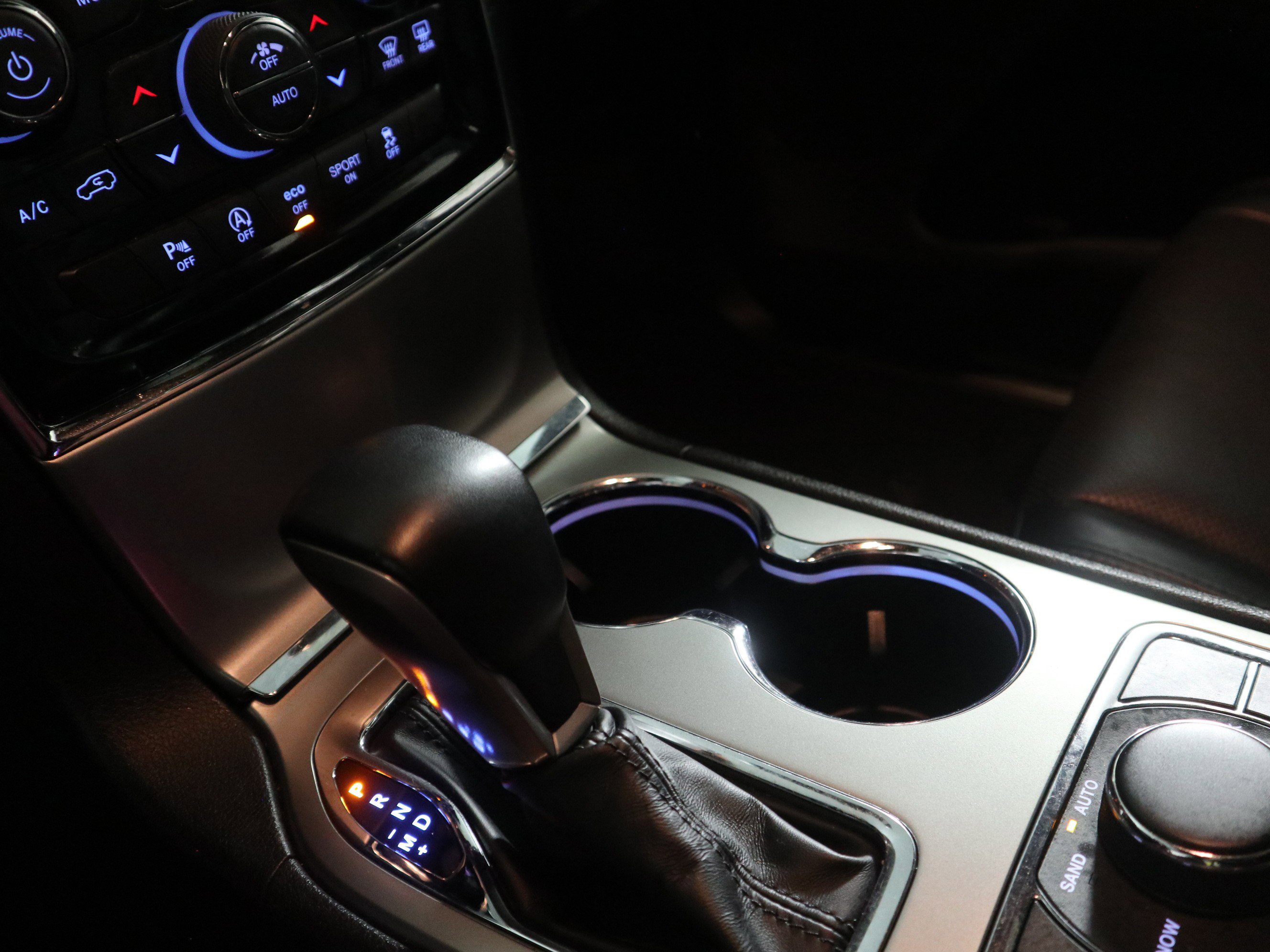 Used 2020 Jeep Grand Cherokee Limited w/ Luxury Group II image 27