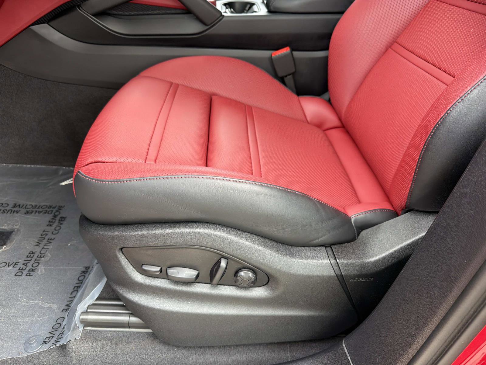 Used 2025 Porsche Cayenne GTS AWD/4WD image 19