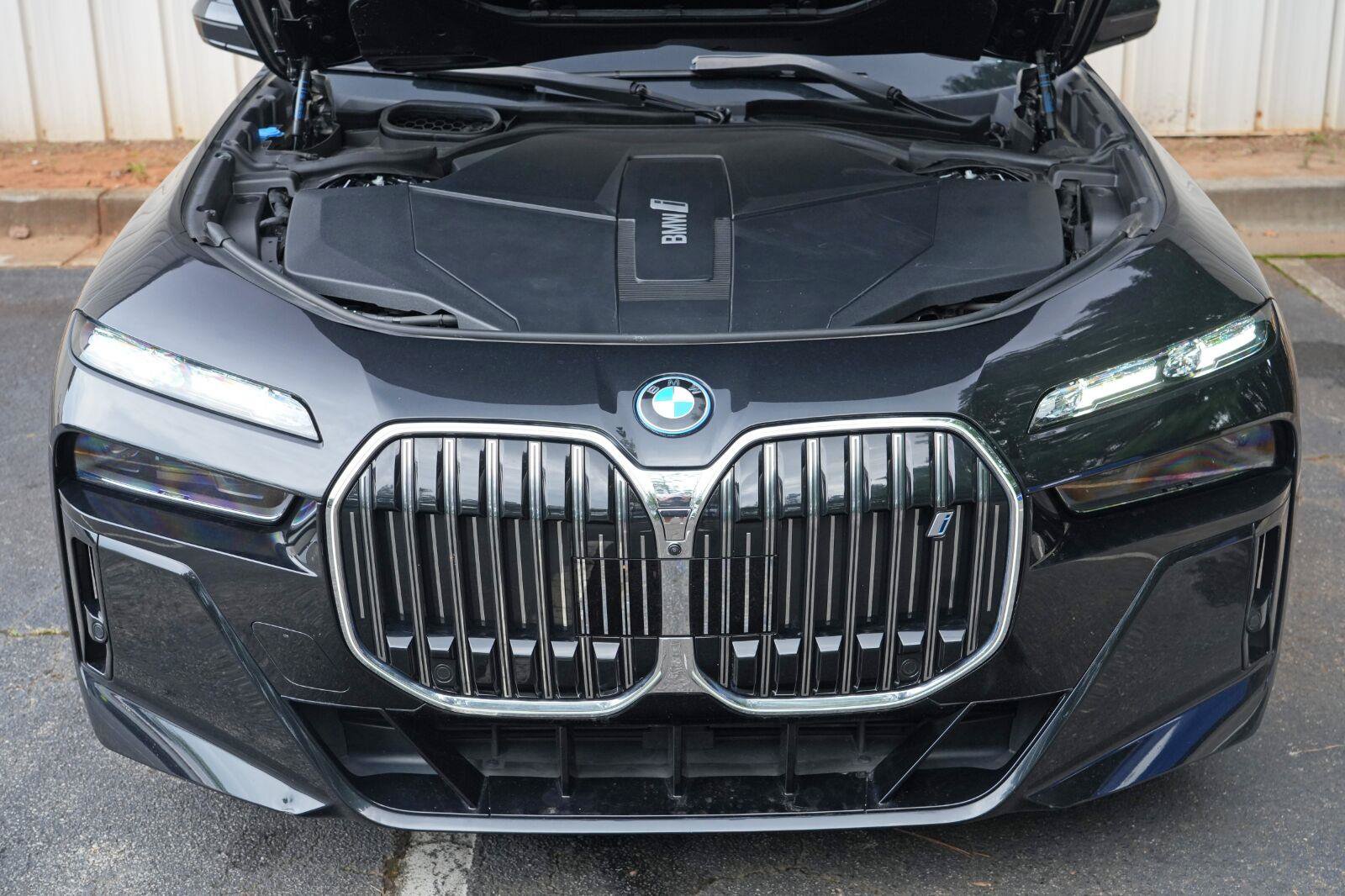 Used 2023 BMW i7 xDrive60 w/ Executive Package 2 AWD/4WD image 7
