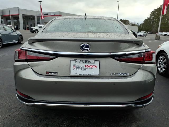 Used 2021 Lexus ES 300h Ultra Luxury w/ Accessory Package 2 image 2