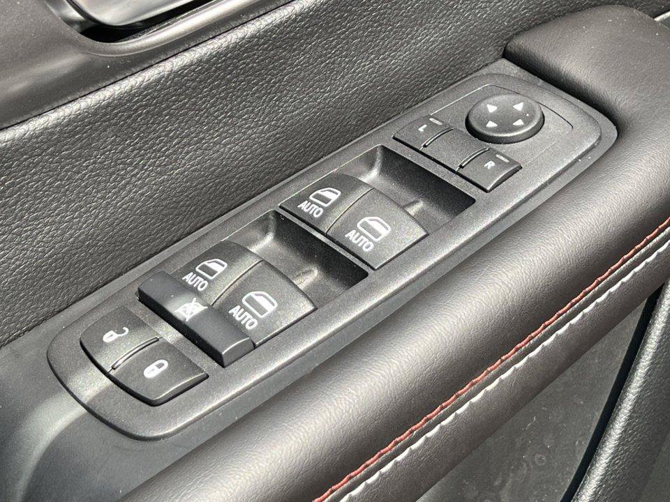 New 2027 Chrysler Pacifica Select AWD/4WD image 17