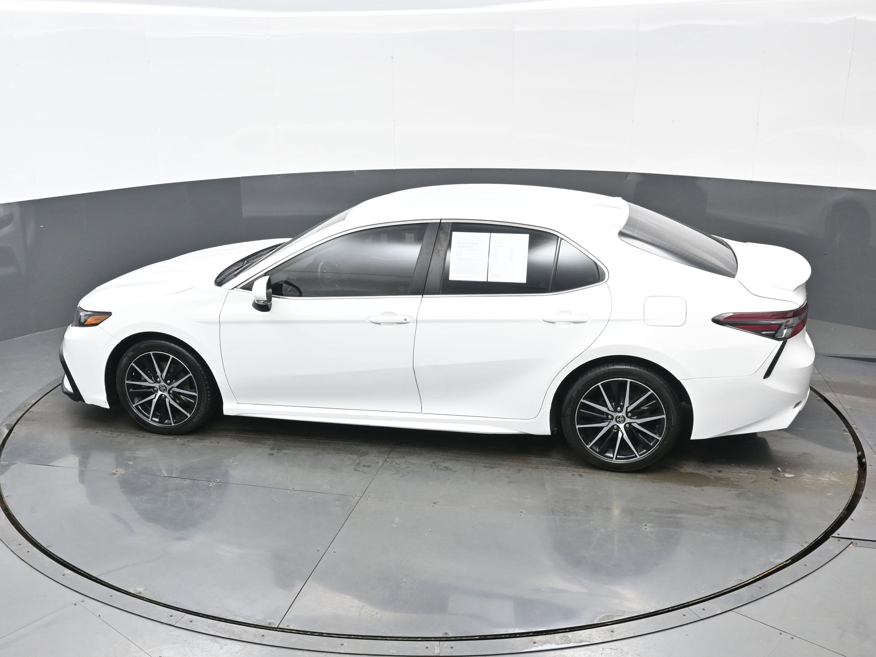 Used 2021 Toyota Camry SE w/ Cold Weather Package image 37