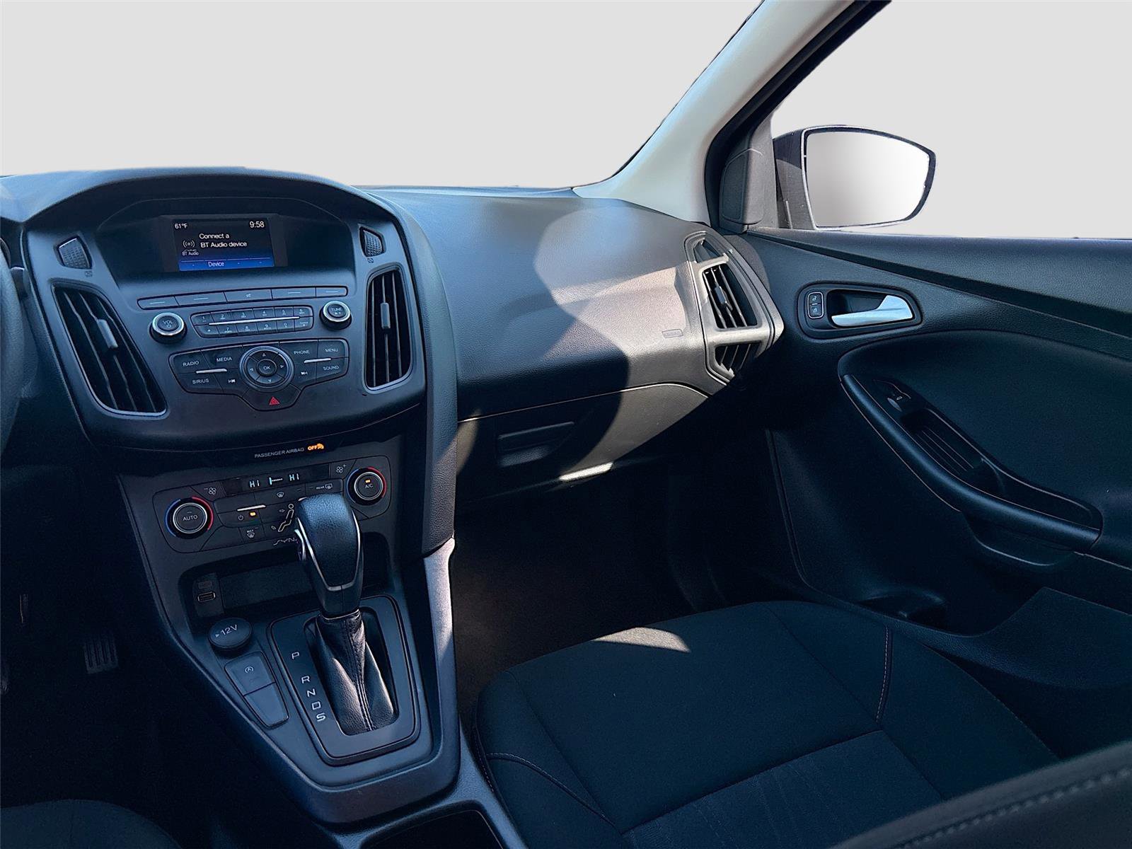 Used 2018 Ford Focus SE w/ SE Appearance Package image 25