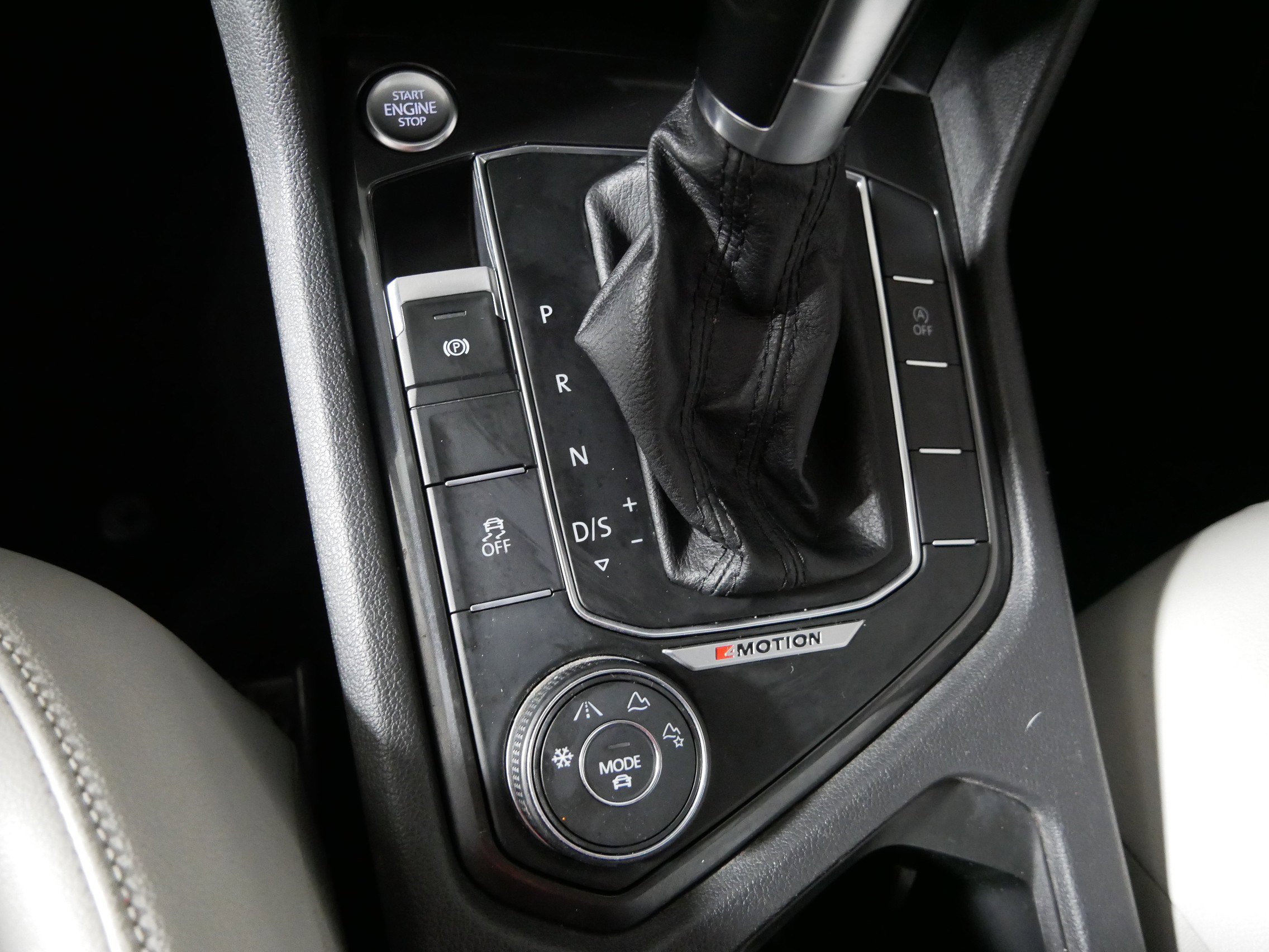 Used 2018 Volkswagen Tiguan SEL image 30