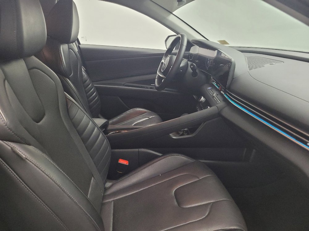 Used 2023 Hyundai Elantra Limited w/ Preferred Accessory Package image 21