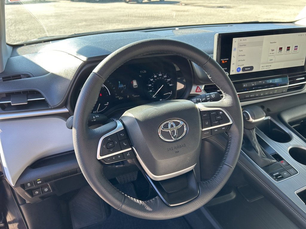 Used 2025 Toyota Sienna XLE image 14