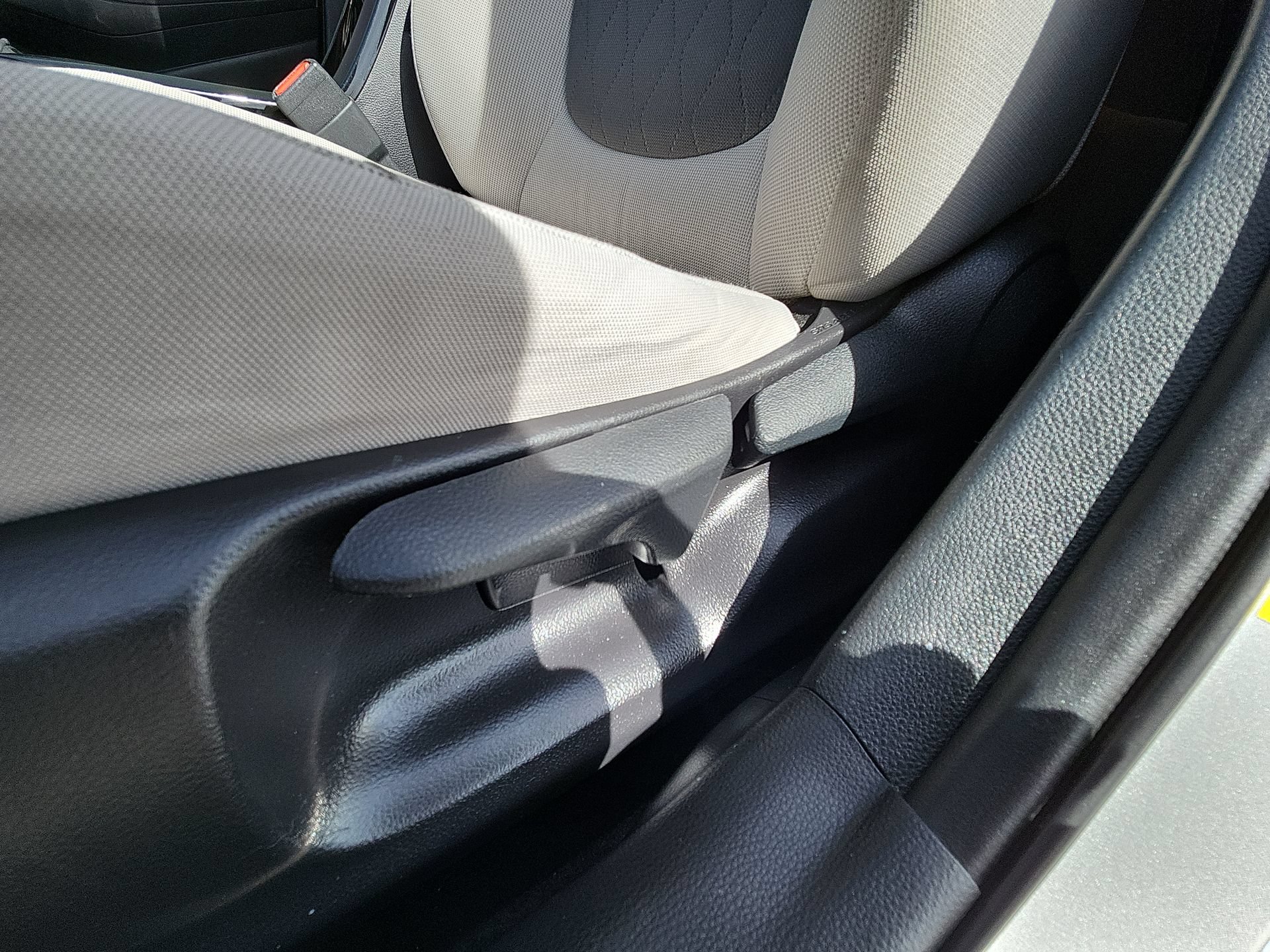 Used 2022 Toyota Corolla LE FWD image 14