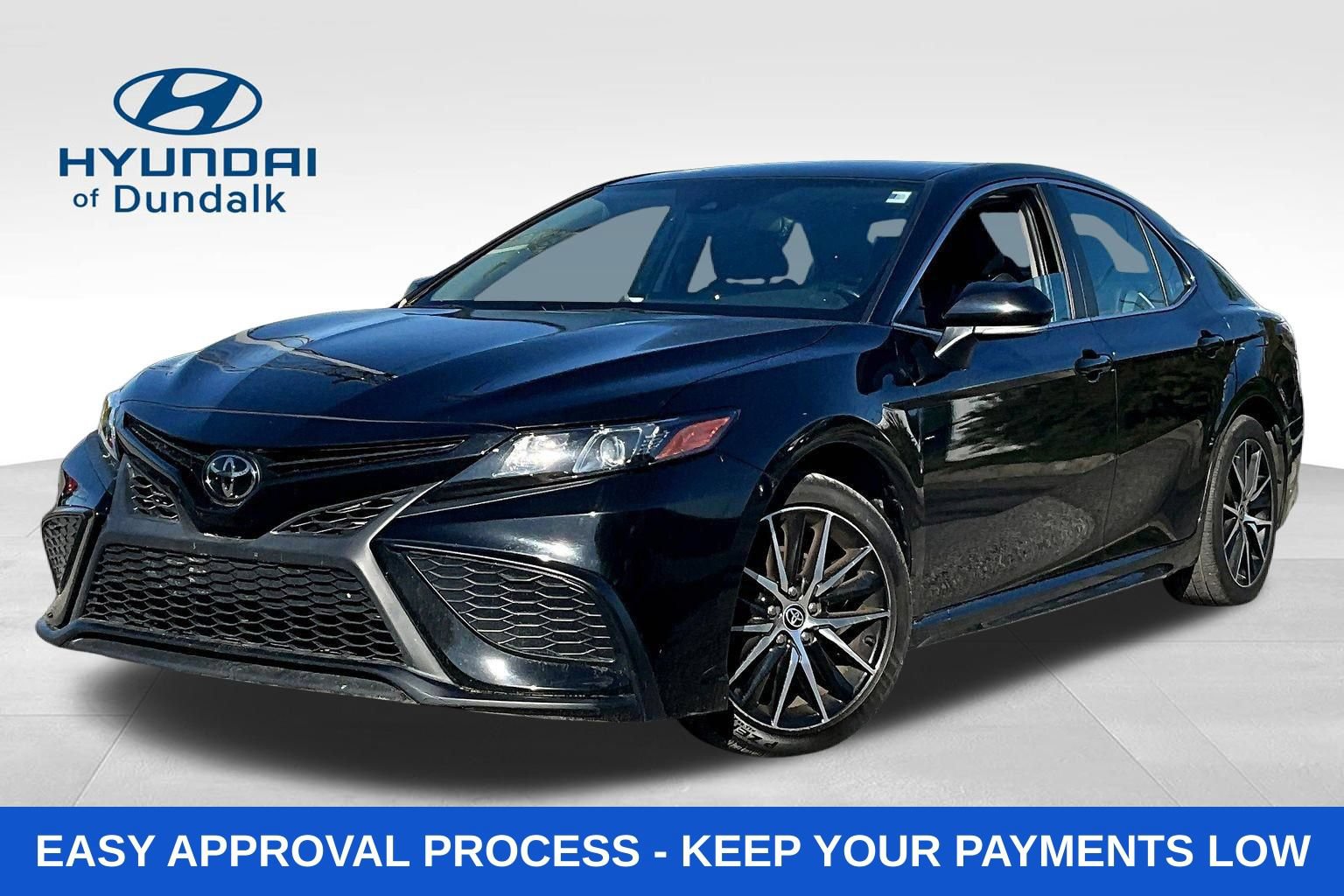Used 2022 Toyota Camry SE FWD image 1