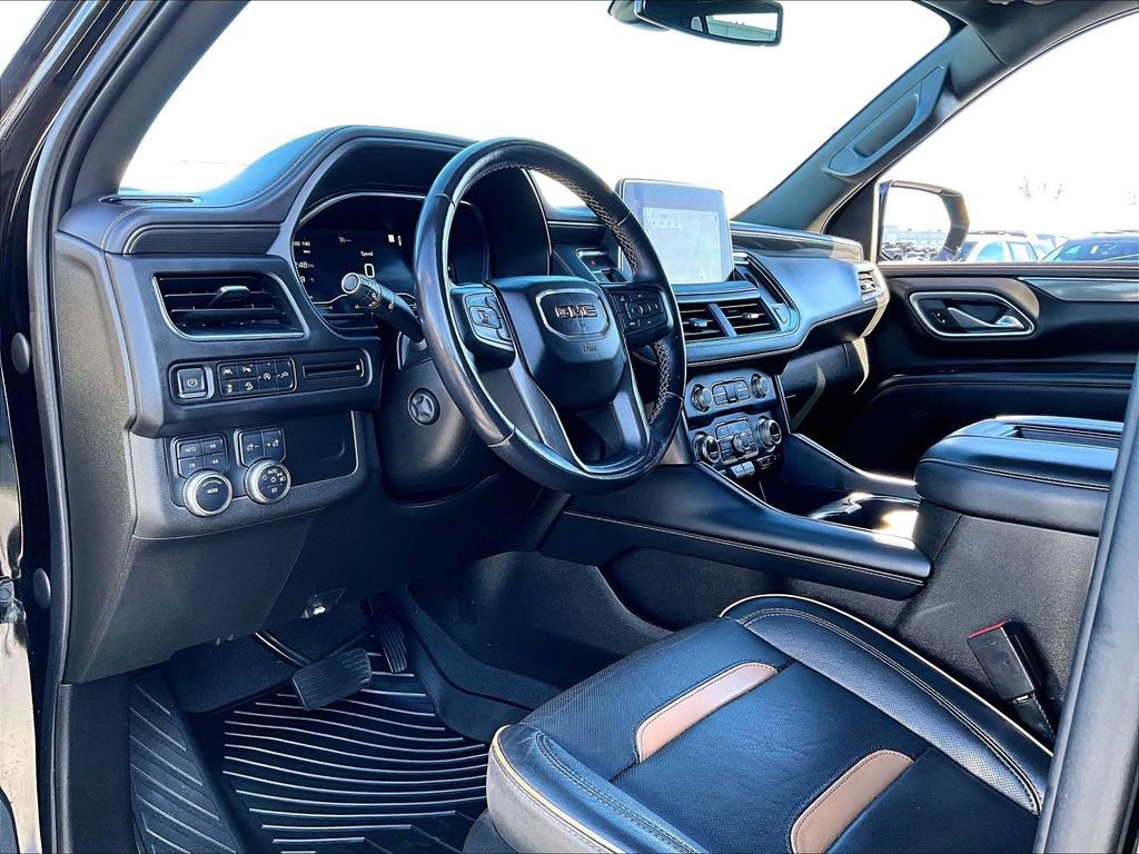Used 2022 GMC Yukon XL AT4 image 8