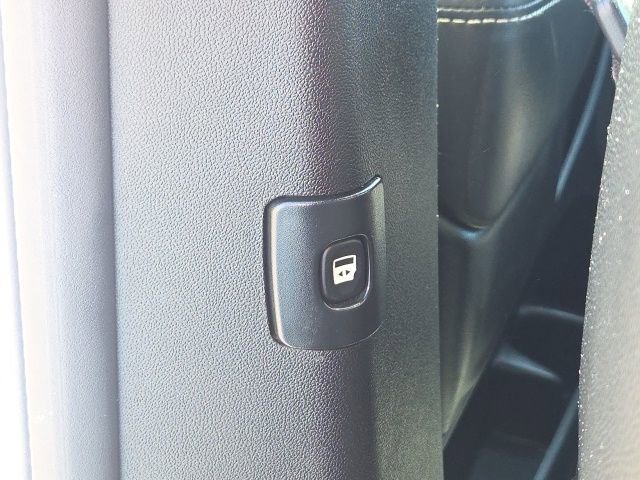 Used 2017 Dodge Grand Caravan SXT w/ Blacktop Package FWD image 22