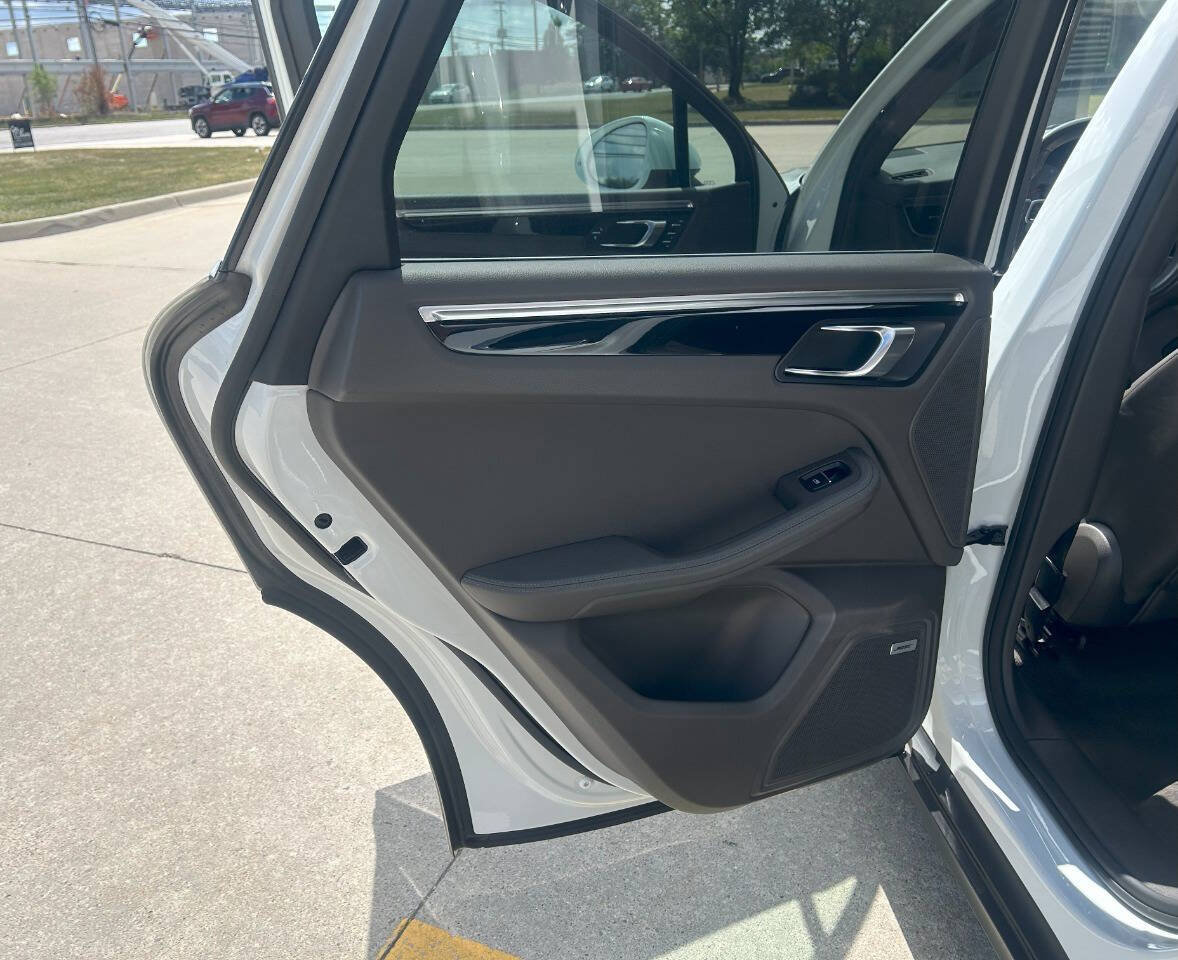 Used 2017 Porsche Macan S image 40