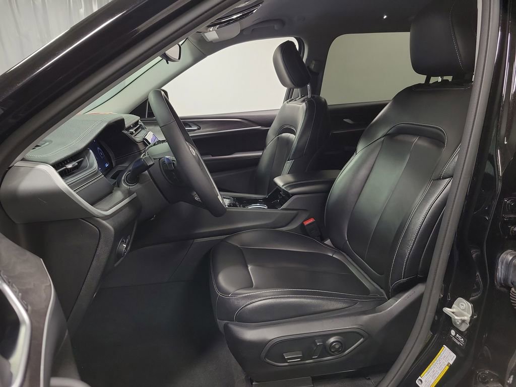 Used 2023 Jeep Grand Cherokee L Limited image 13