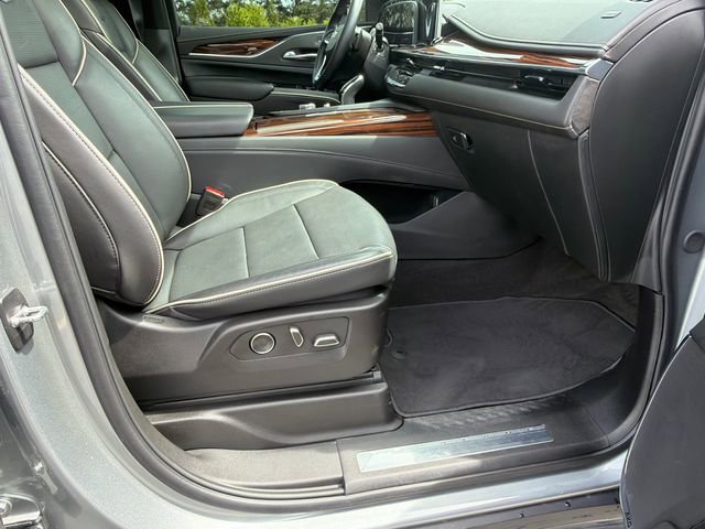 Used 2024 Cadillac Escalade ESV Premium Luxury image 13