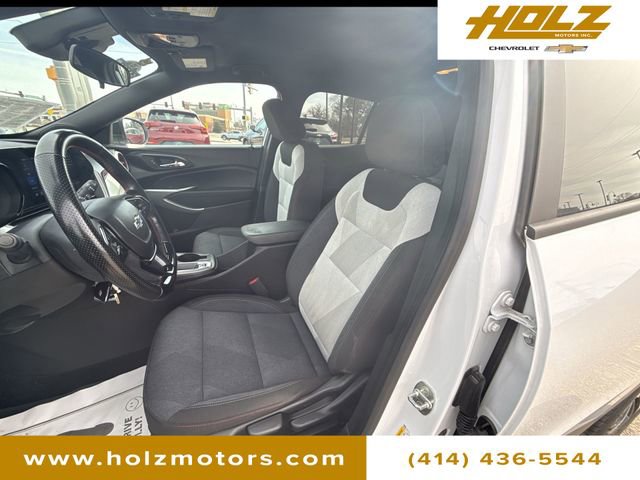 Certified 2024 Chevrolet Trax RS w/ Driver Confidence Package image 18