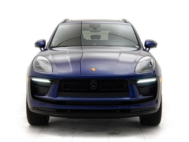 Certified 2025 Porsche Macan AWD/4WD image 29